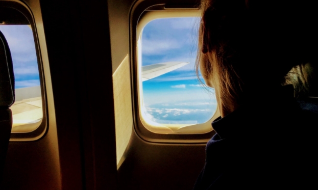 Klein-Erna-Witz: Manager redet mit Mädchen im Flugzeug